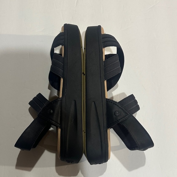 Sperry Bayou plushstep Black and Tan stretchy strap Sandals with heel cushion - Picture 4 of 10